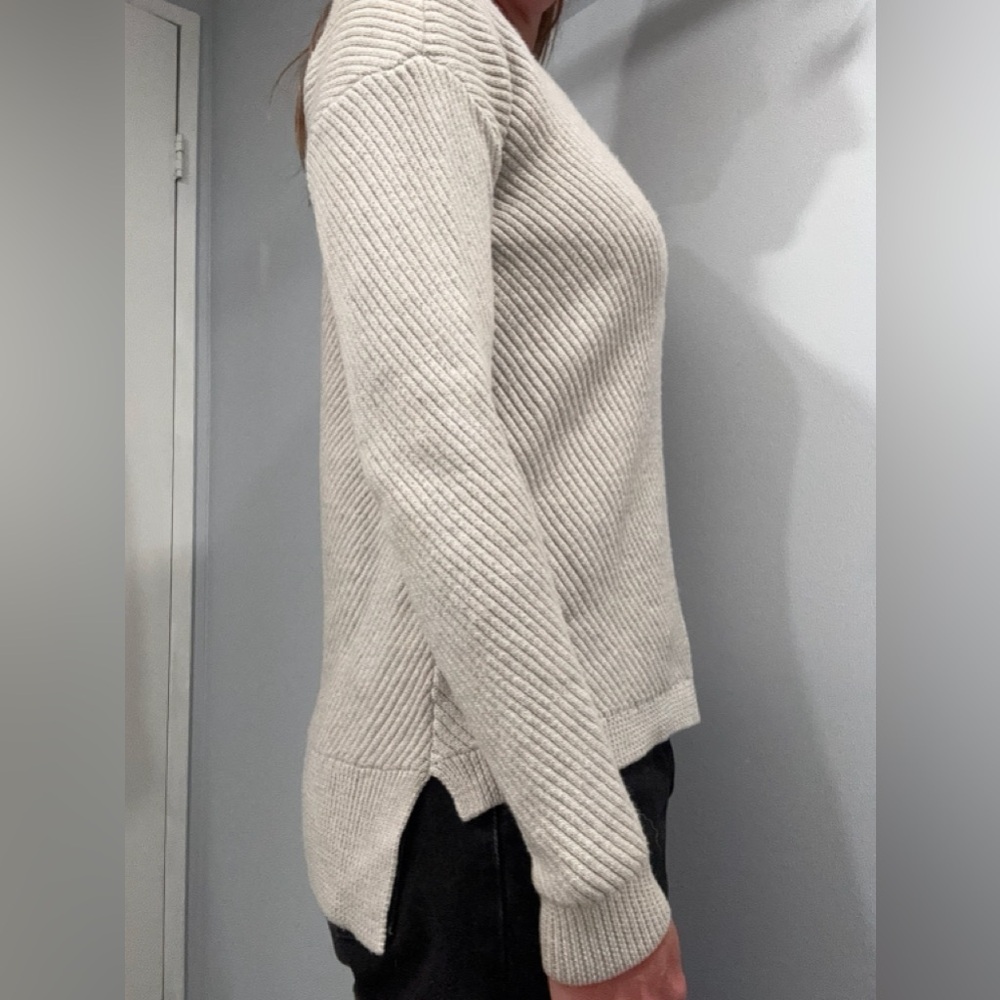 Aritzia 100% Merino Wool Wilfred Free "Isabelli" Sweater XS - Picture 5 of 13